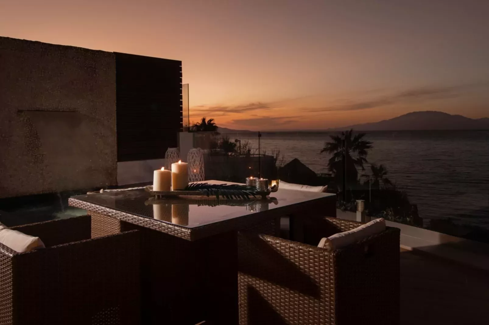 Luxury Villa Cavo Mare Meltemi with pool & jacuzzi-Terrasbalkon