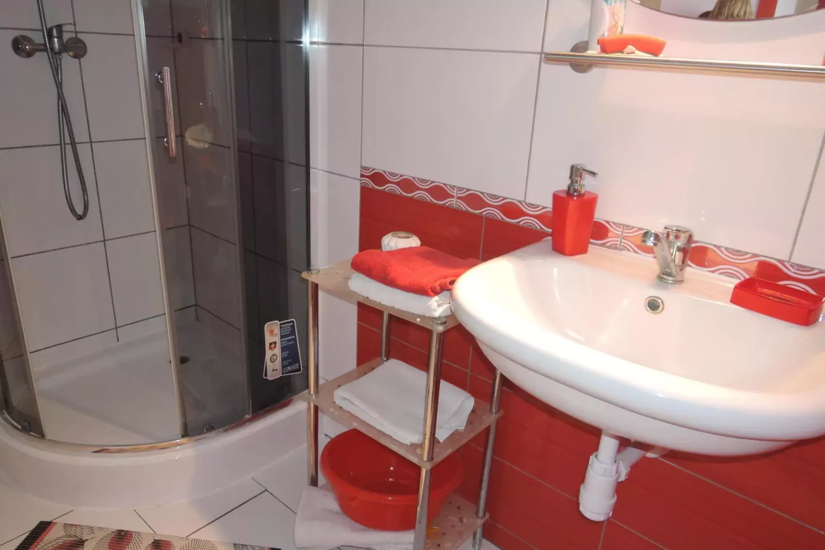 Dwójka czerwona II piętro-Badkamer