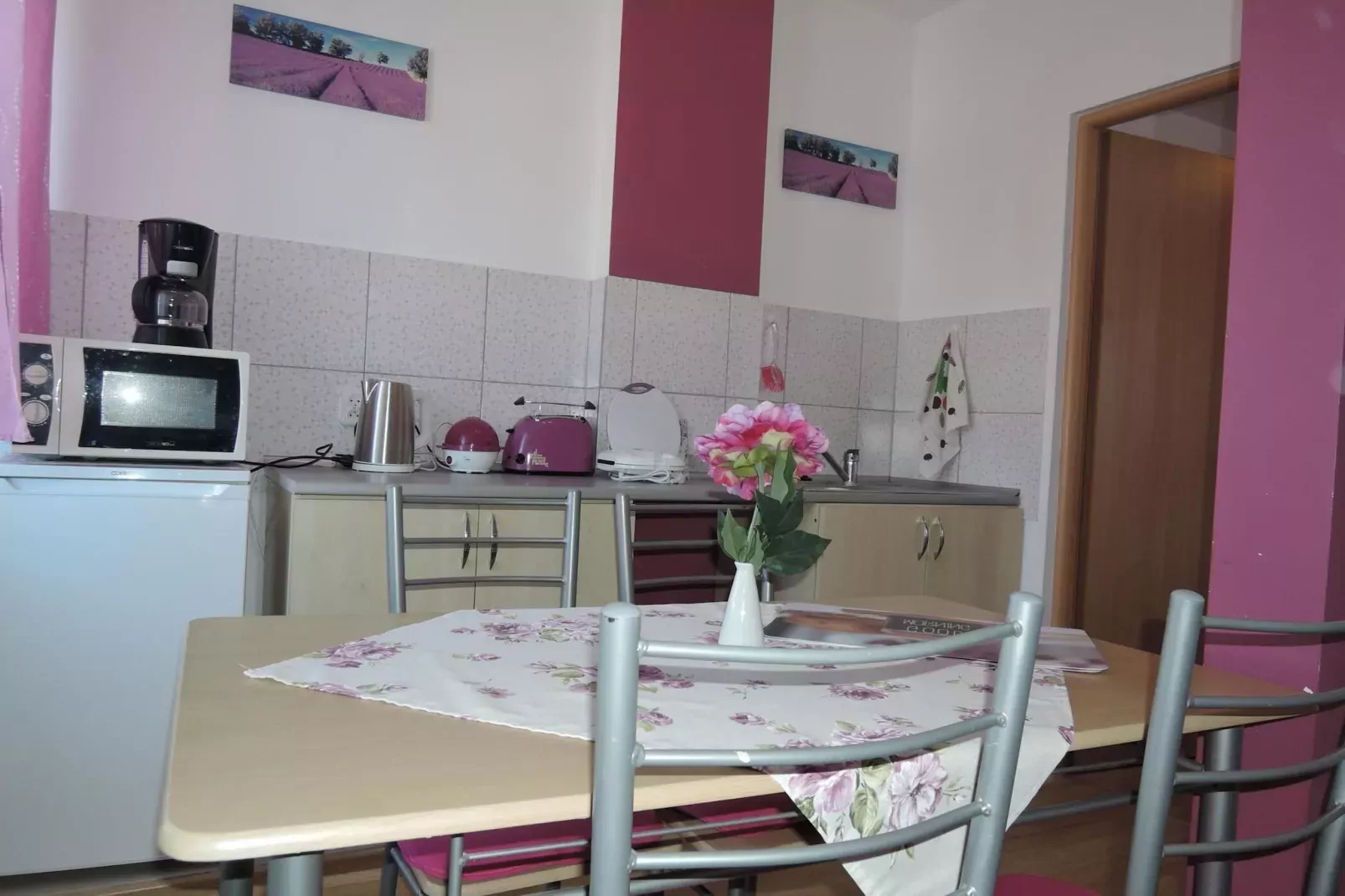 Apartament 4 osobowy fioletowy biskupi-Eetkamer