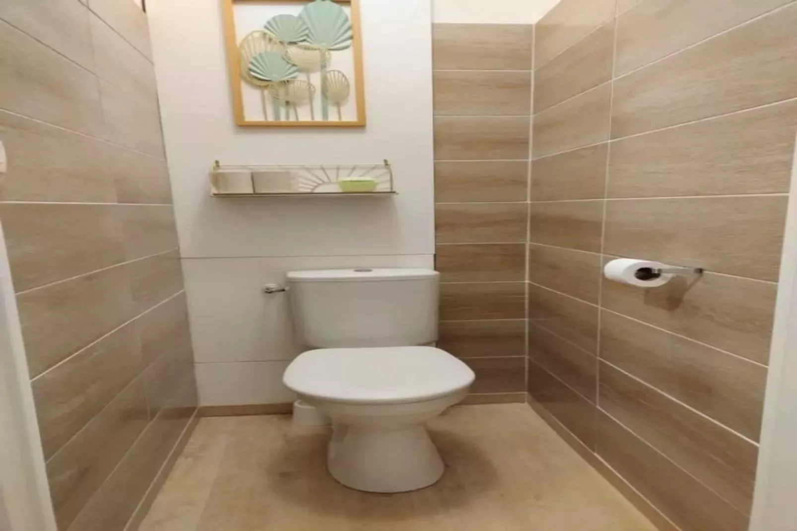 C. DU VERDON N°2301 - 2P6C-Badkamer