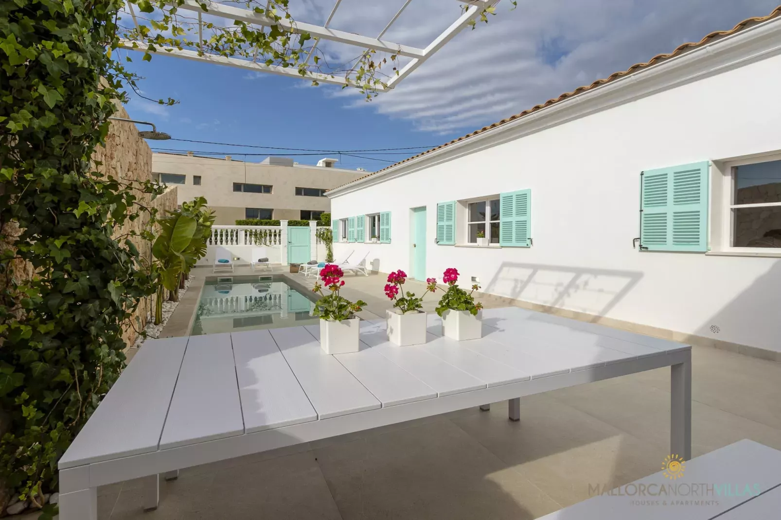 Villa Veles Dos: Tu Escapada de Lujo Frente al Mar-Zwembad