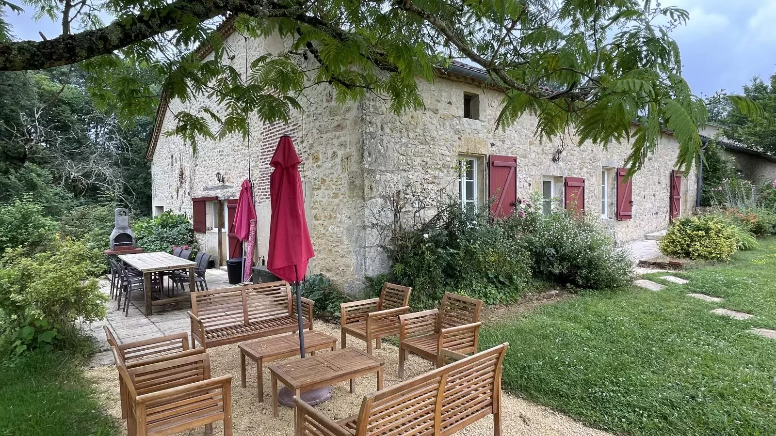 Grande gite Saint Martin le Redon-Buitenkant zomer