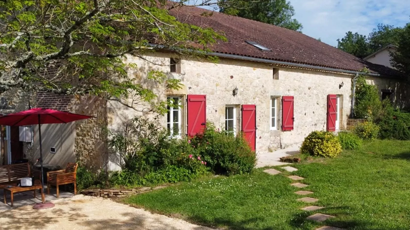 Grande gite Saint Martin le Redon-Buitenkant zomer