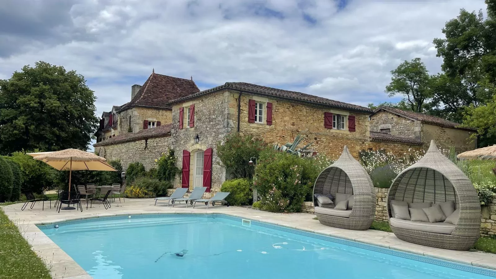 Petit gite Saint Martin le Redon-Buitenkant zomer