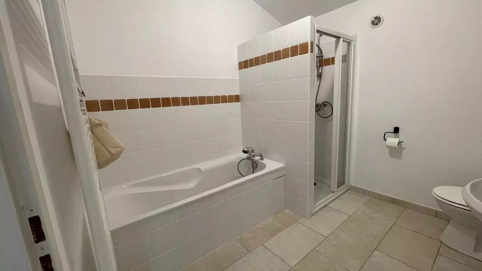 Petit gite Saint Martin le Redon-Badkamer