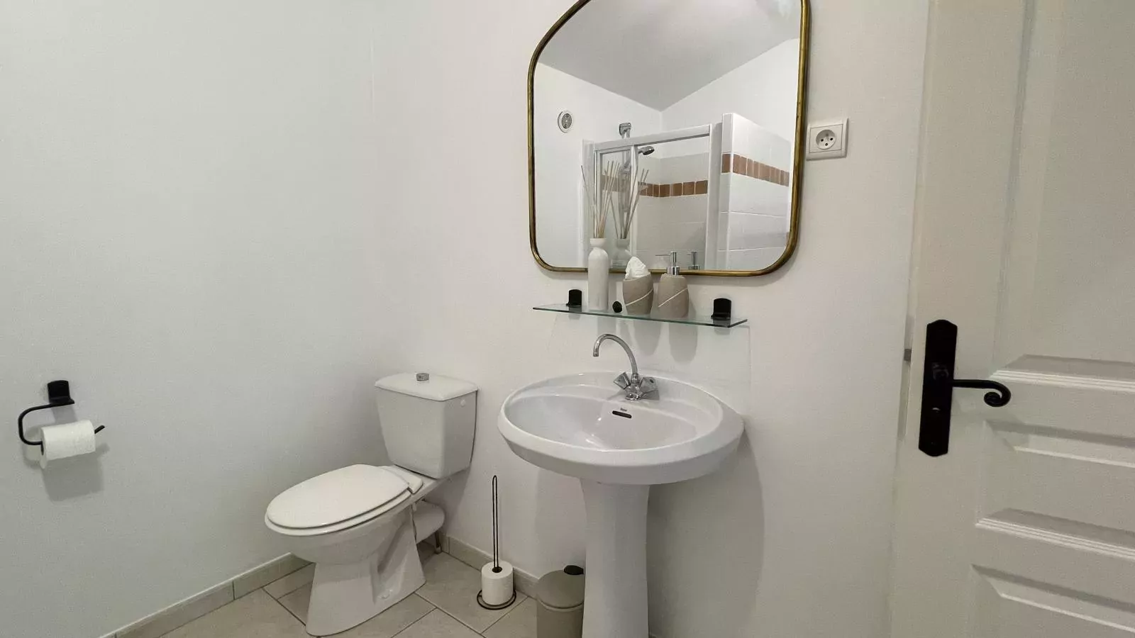 Petit gite Saint Martin le Redon-Badkamer