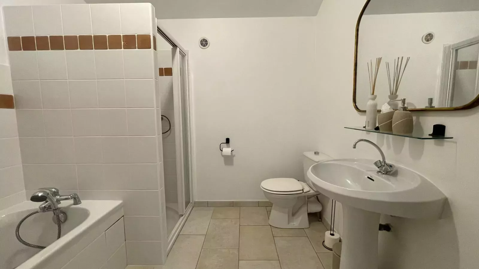 Petit gite Saint Martin le Redon-Badkamer