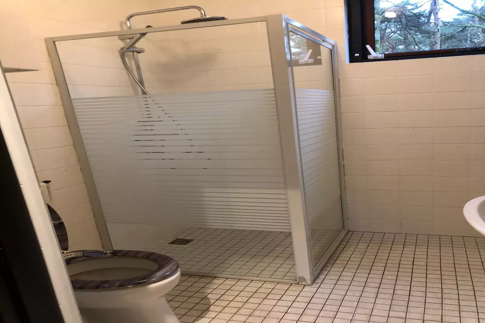 Vosseven 46&47 Aalbes-Badkamer