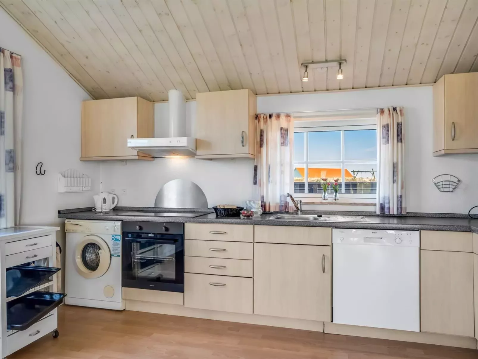"Winona" - 600m from the sea-Buiten