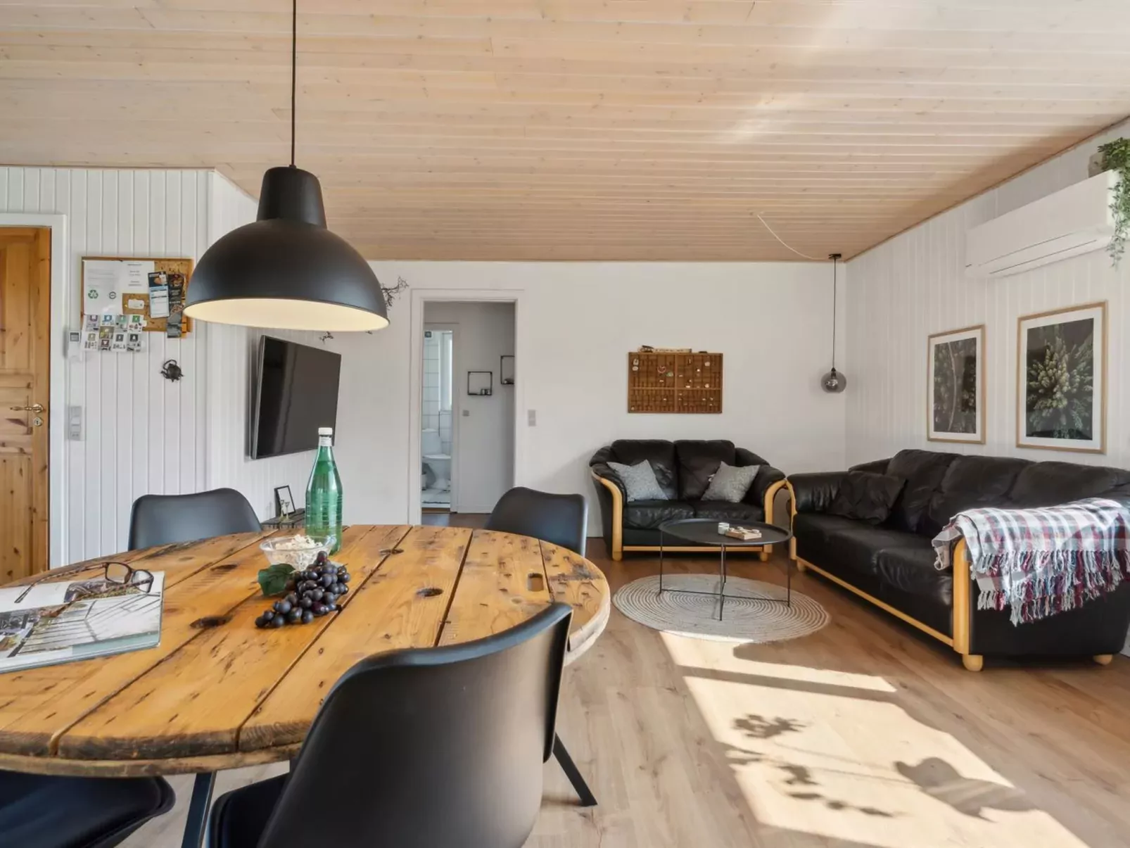 "Vemund" - 500m from the sea-Binnen
