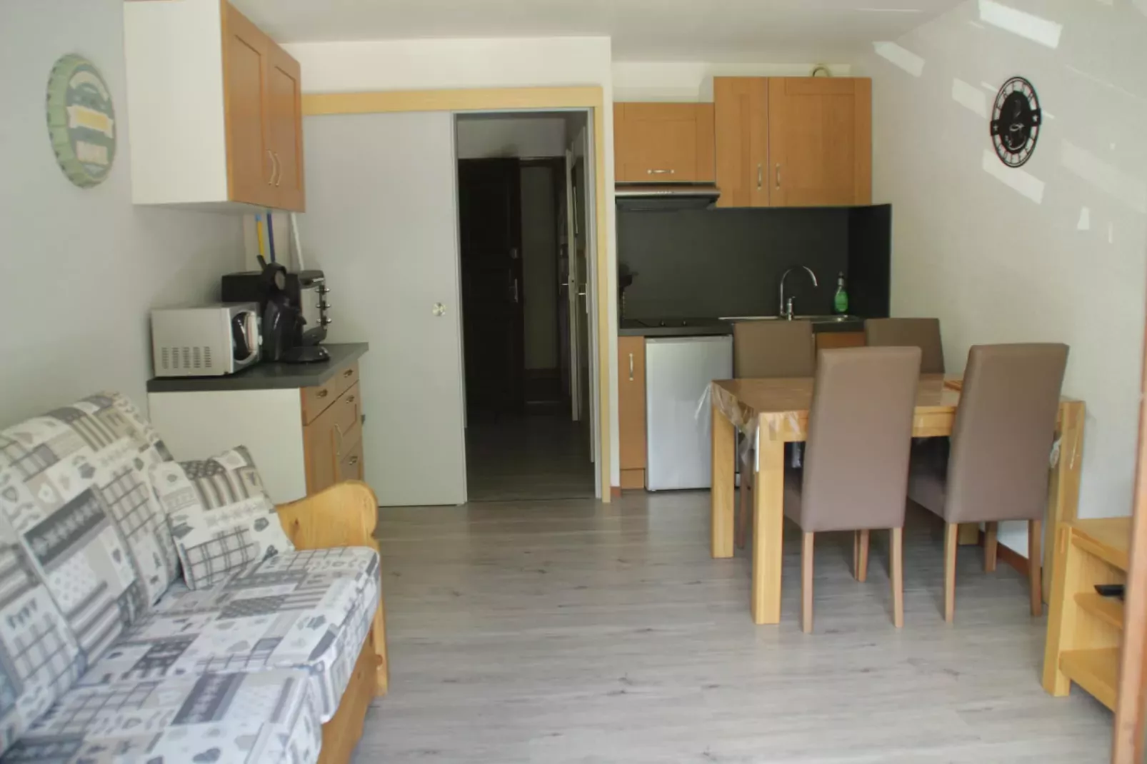 Portes Du Soleil PSB204 TELECABINE & MOUNTAIN 4 pe-Woonkamer