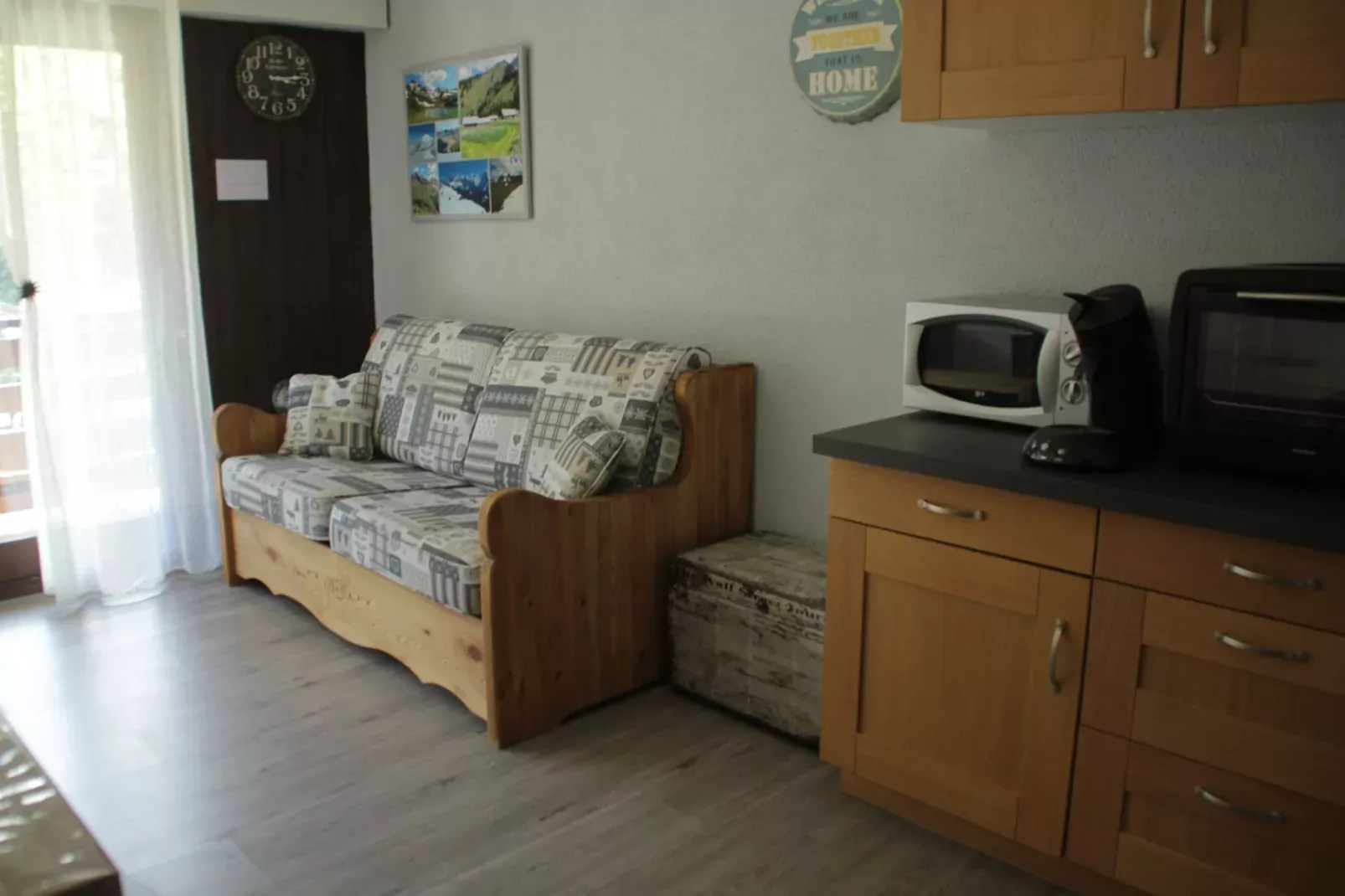 Portes Du Soleil PSB204 TELECABINE & MOUNTAIN 4 pe-Woonkamer