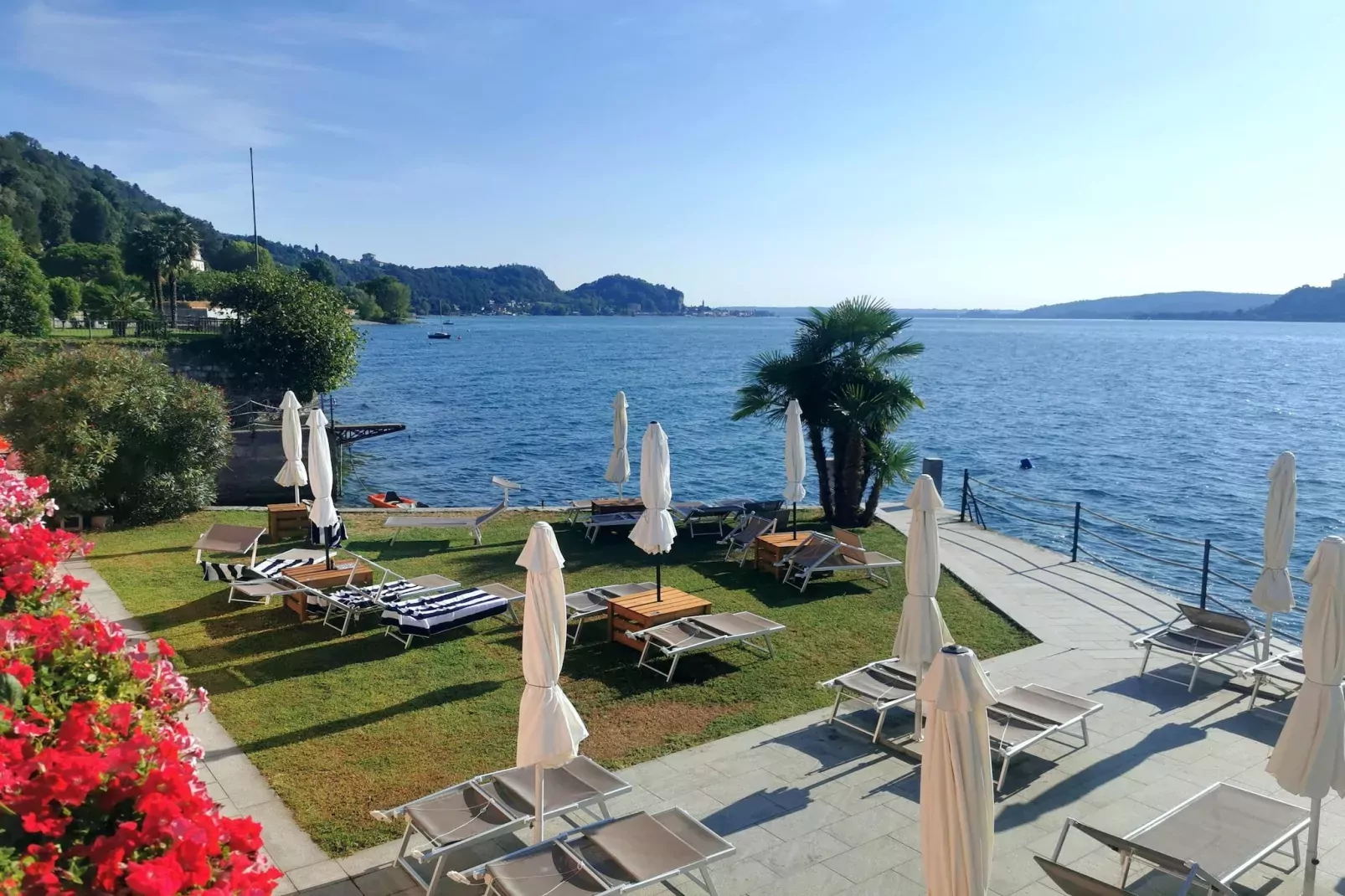 Residence Antico Verbano Meina-Trilo 5-Uitzicht zomer