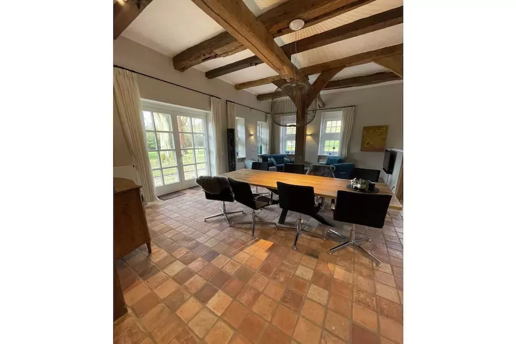 381797-Eetkamer