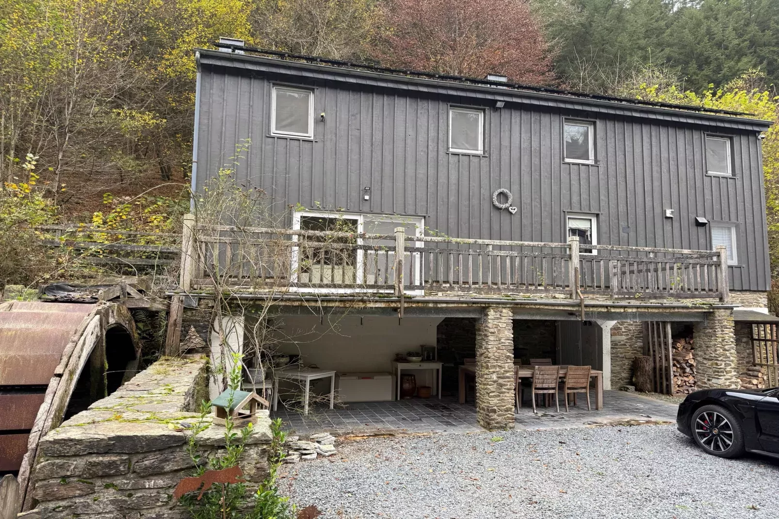 Le Moulin-Buitenkant zomer