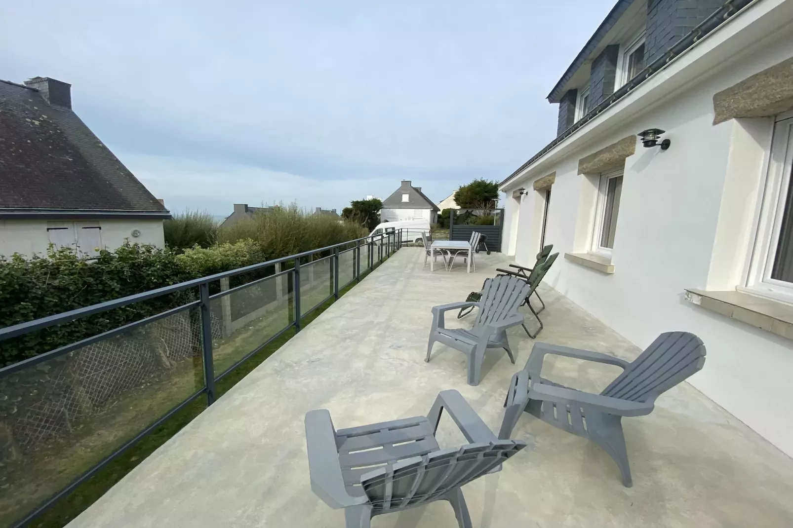 Mooi vakantiehuis met uitzicht op zee-Terrasbalkon