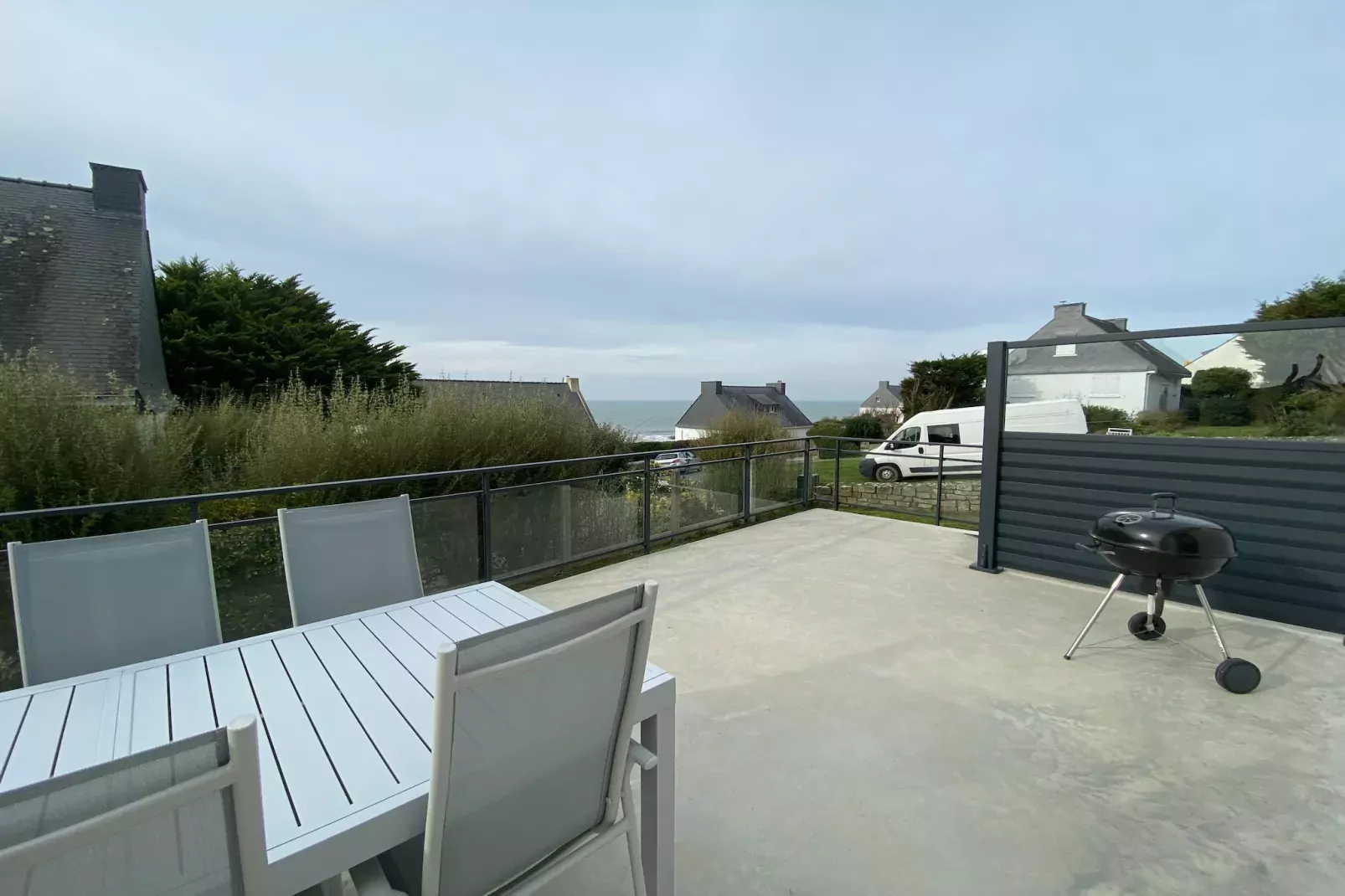Mooi vakantiehuis met uitzicht op zee-Terrasbalkon