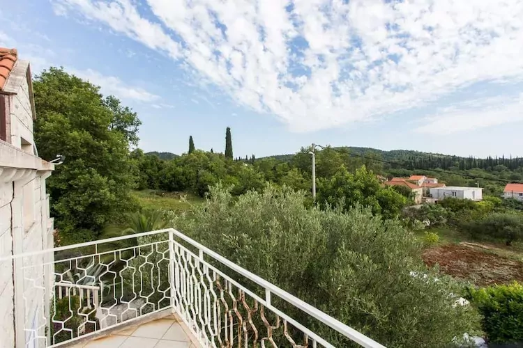 Apartments Villa Maslina - Two Bedroom Apartment with Terrace and Garden View-Uitzicht