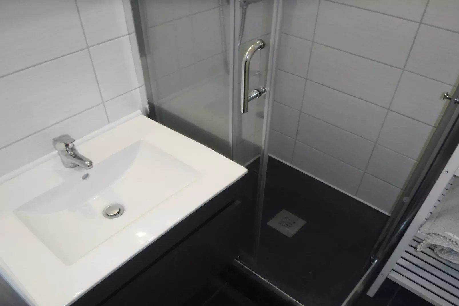 Gentianes GNB66 COSY & MOUNTAIN 3 Pers.-Badkamer