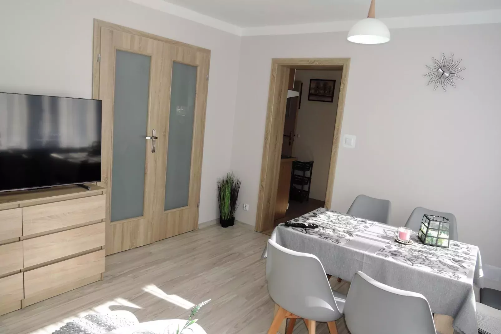 Mieszkanie wakacyjne dla 5 osób w Dziwnowie-Eetkamer