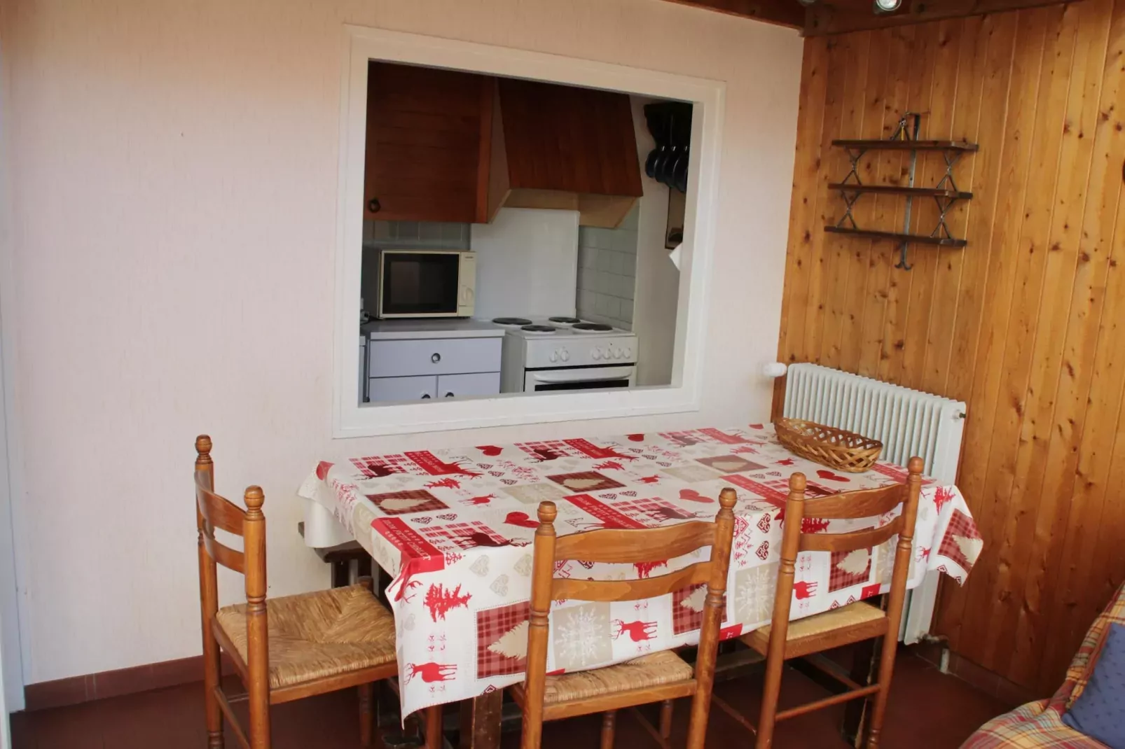 Castel des Neiges CSA7 CENTRE & VIEW  6 Pers.-Eetkamer