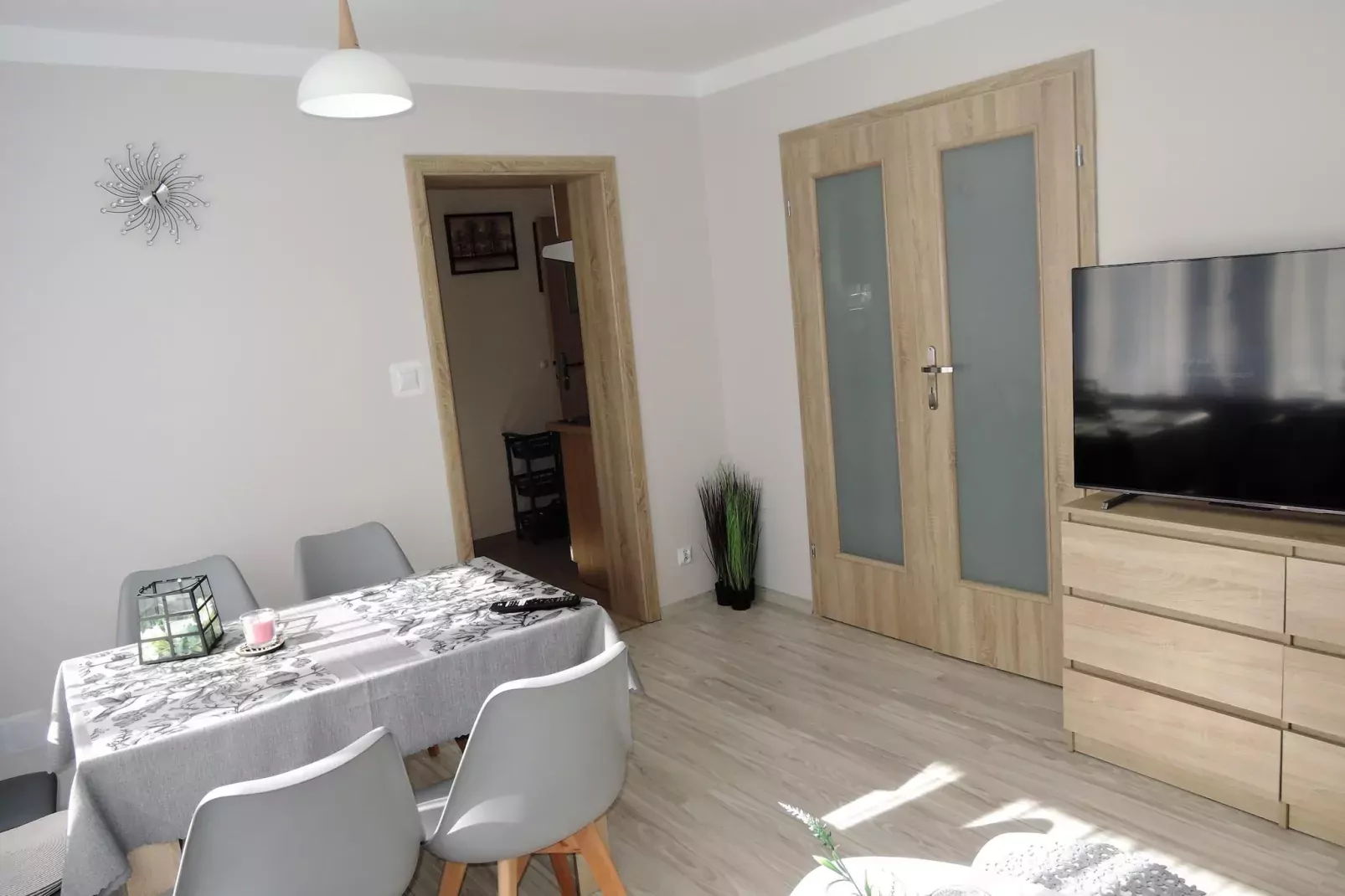 Mieszkanie wakacyjne dla 5 osób w Dziwnowie-Eetkamer