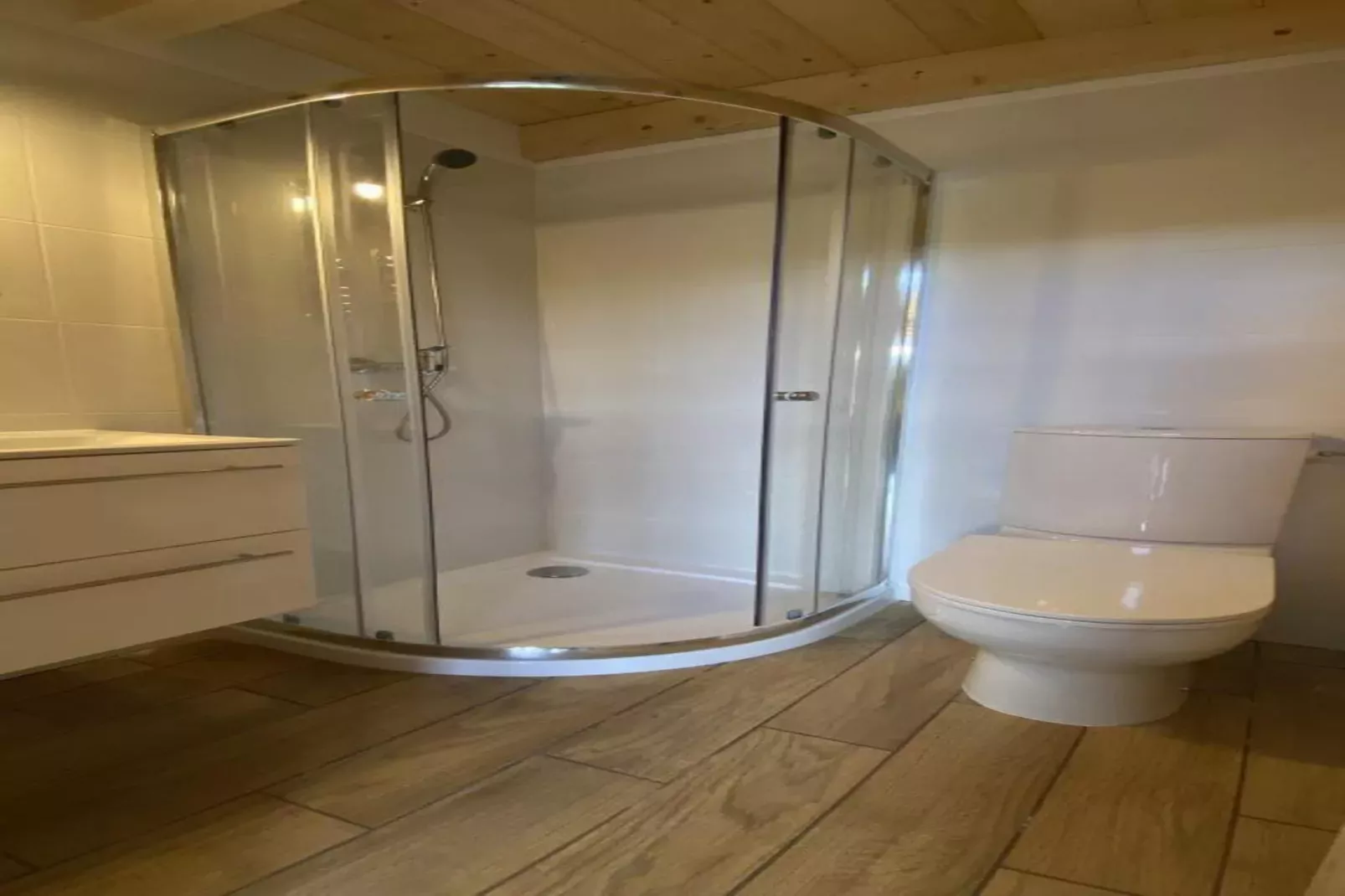 Dom nad jeziorem Klępnica-Badkamer