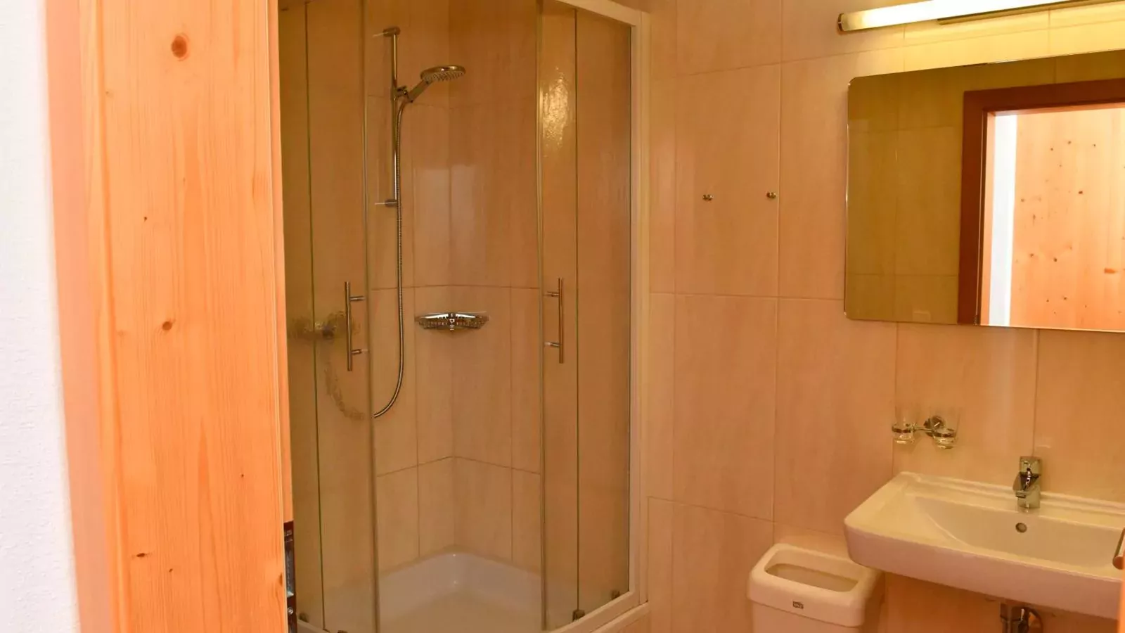 Next to the ski lift A 4-Badkamer