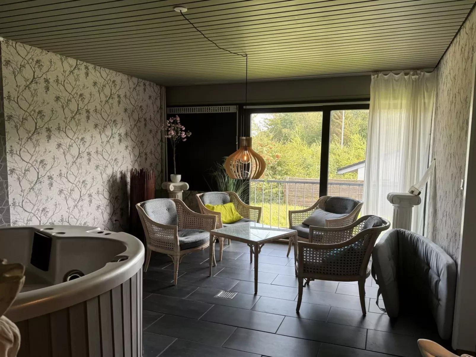 "Solvey" - 400m from the sea-Binnen