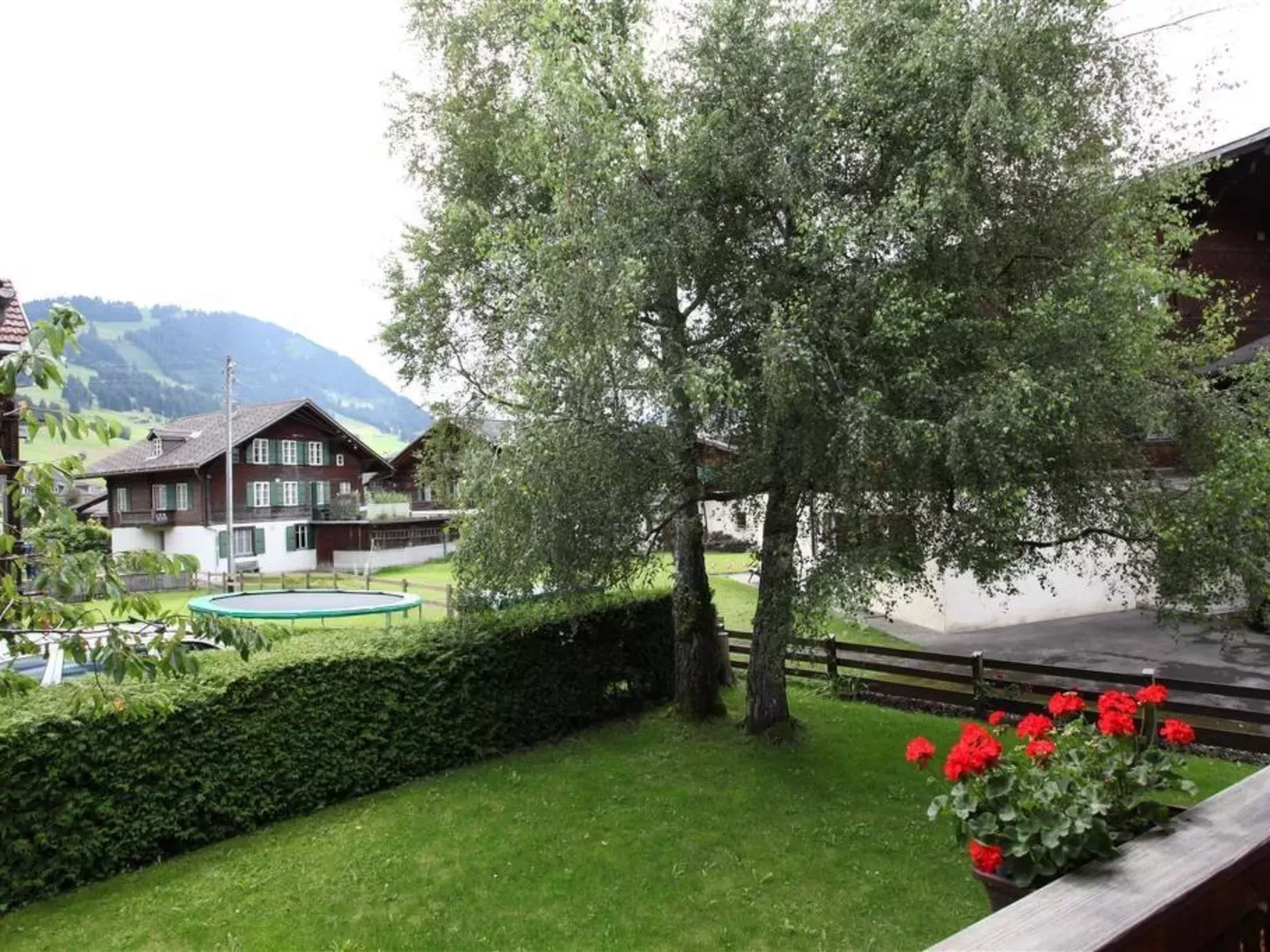 Lena, Chalet-Buiten