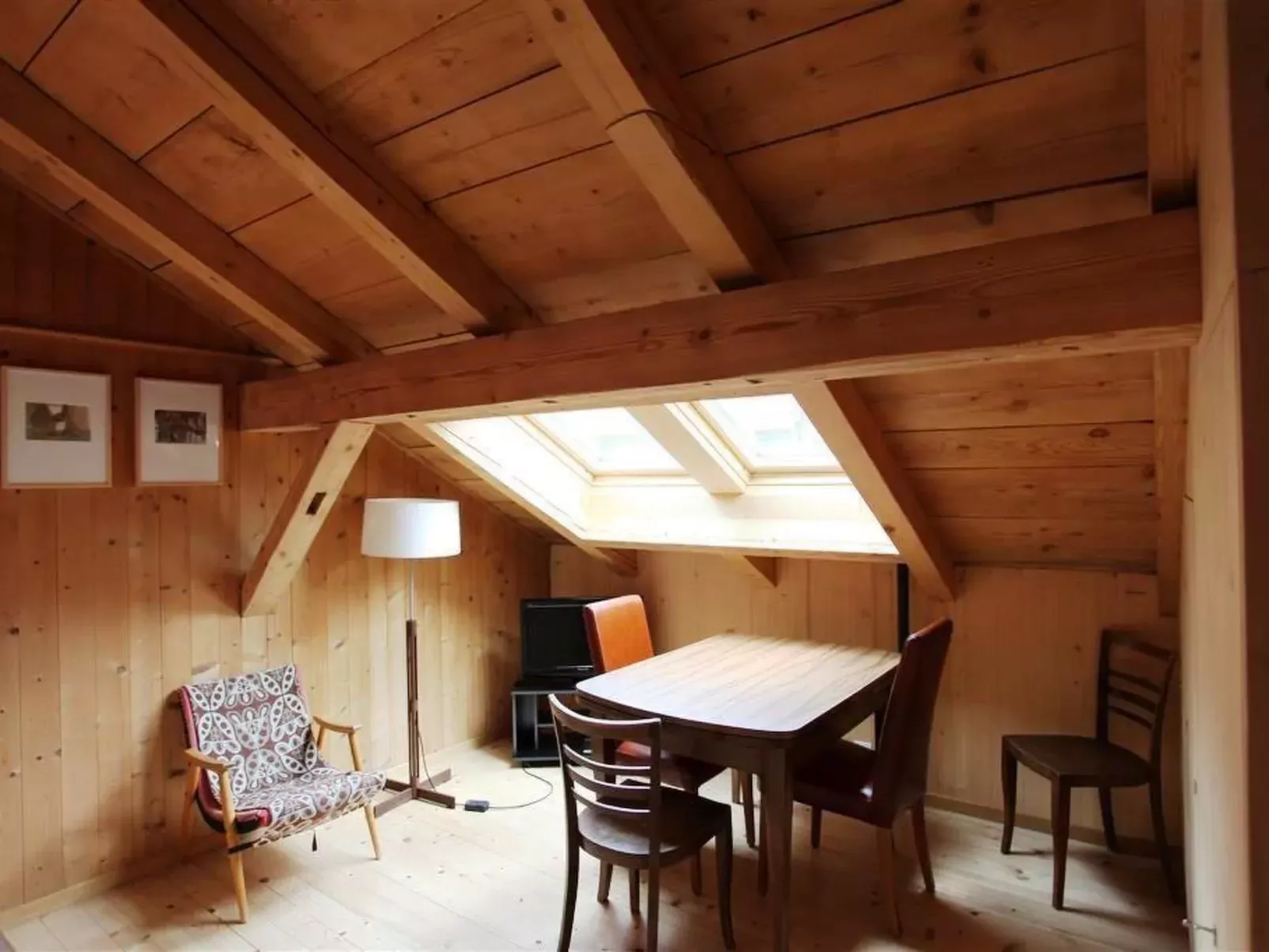 Lena, Chalet-Binnen