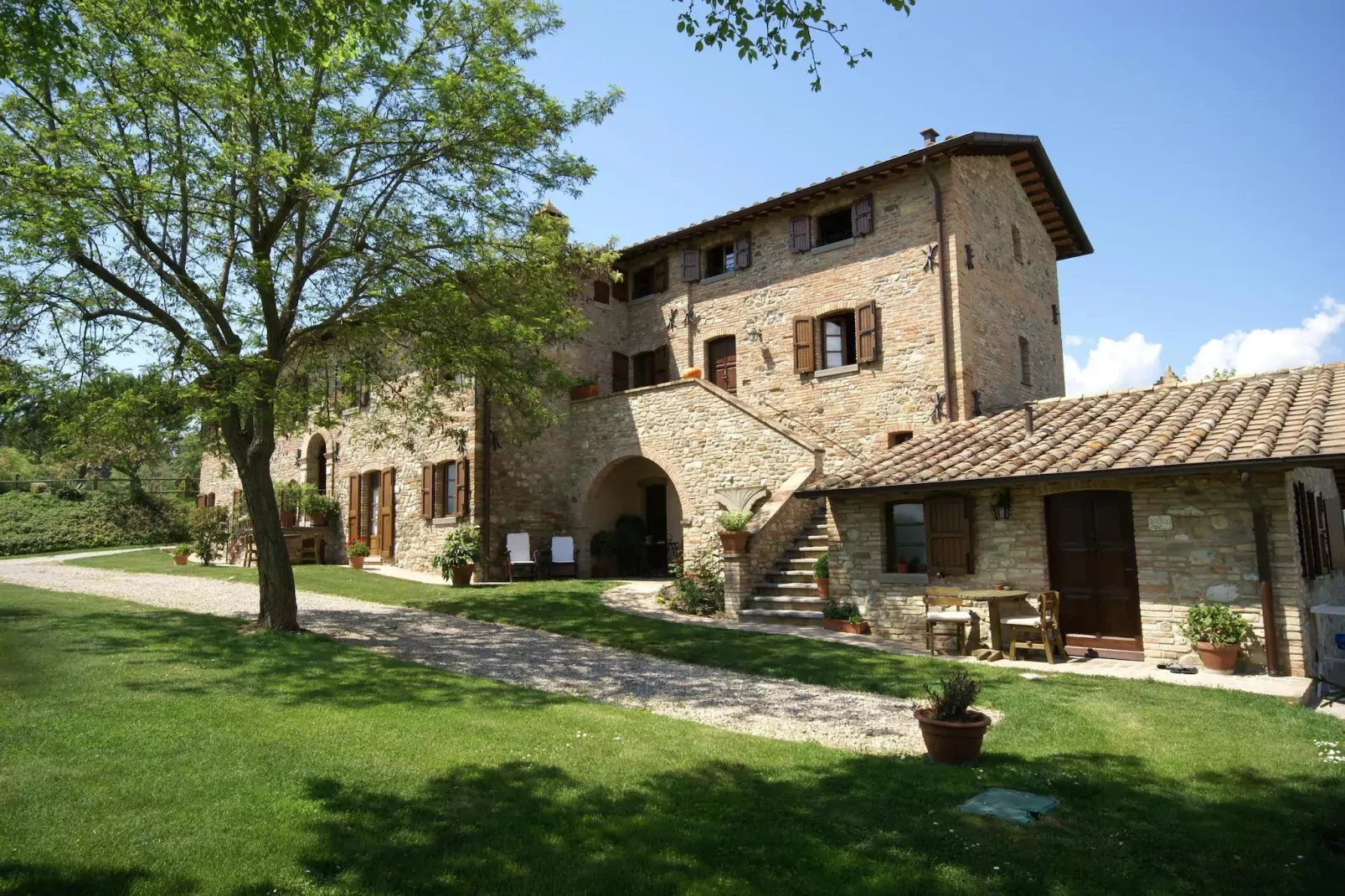 Podere Montone Fienile-Buitenkant zomer