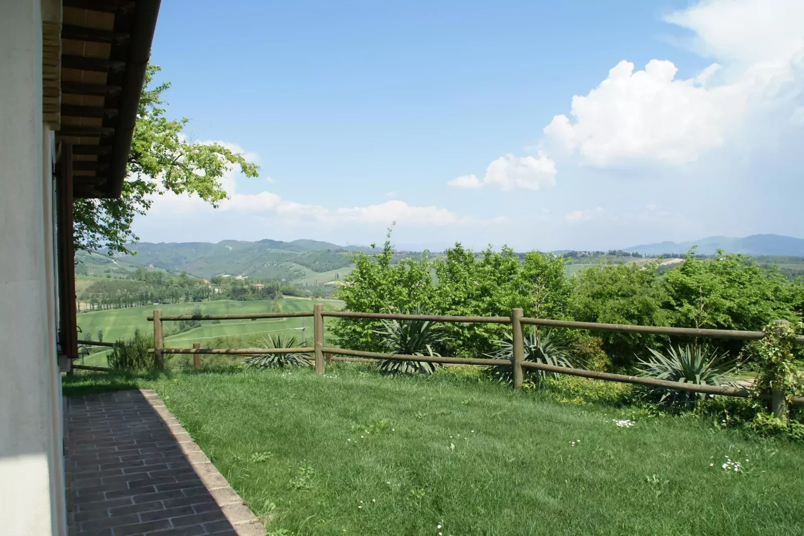 Podere Montone Fienile-Gebieden zomer 1km