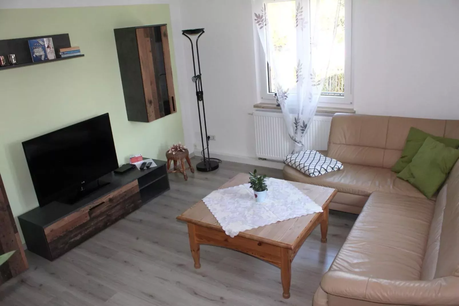 Robert's Ferienwohnung-Woonkamer