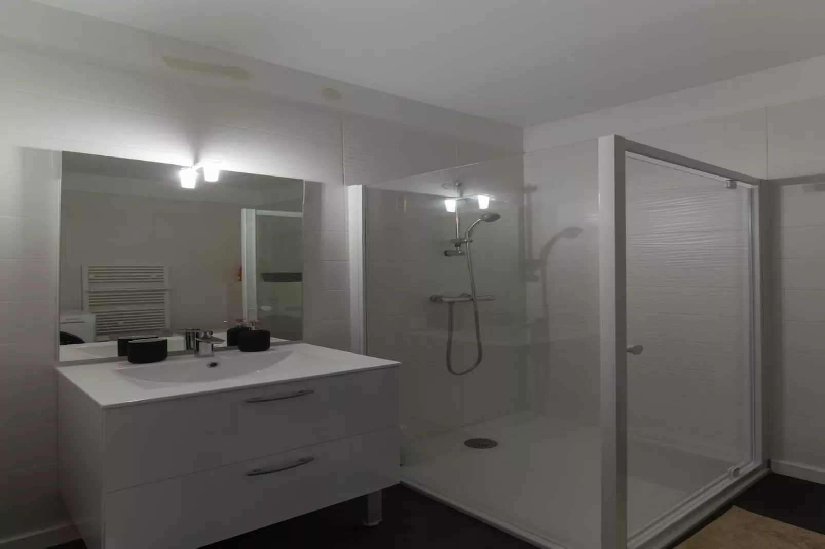 TY FOUR - Porspoder-Badkamer