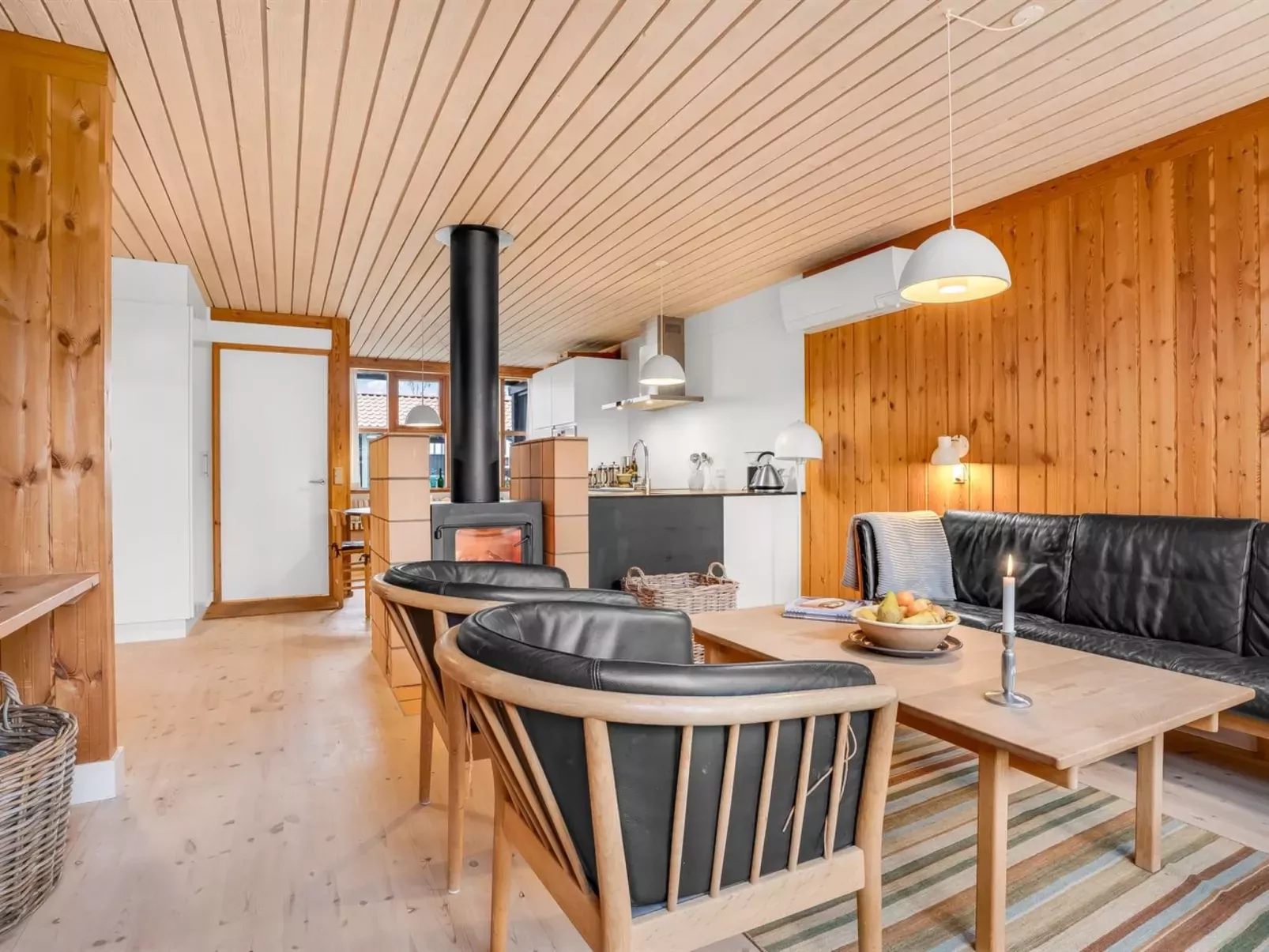 "Hinda" - 200m from the sea-Binnen