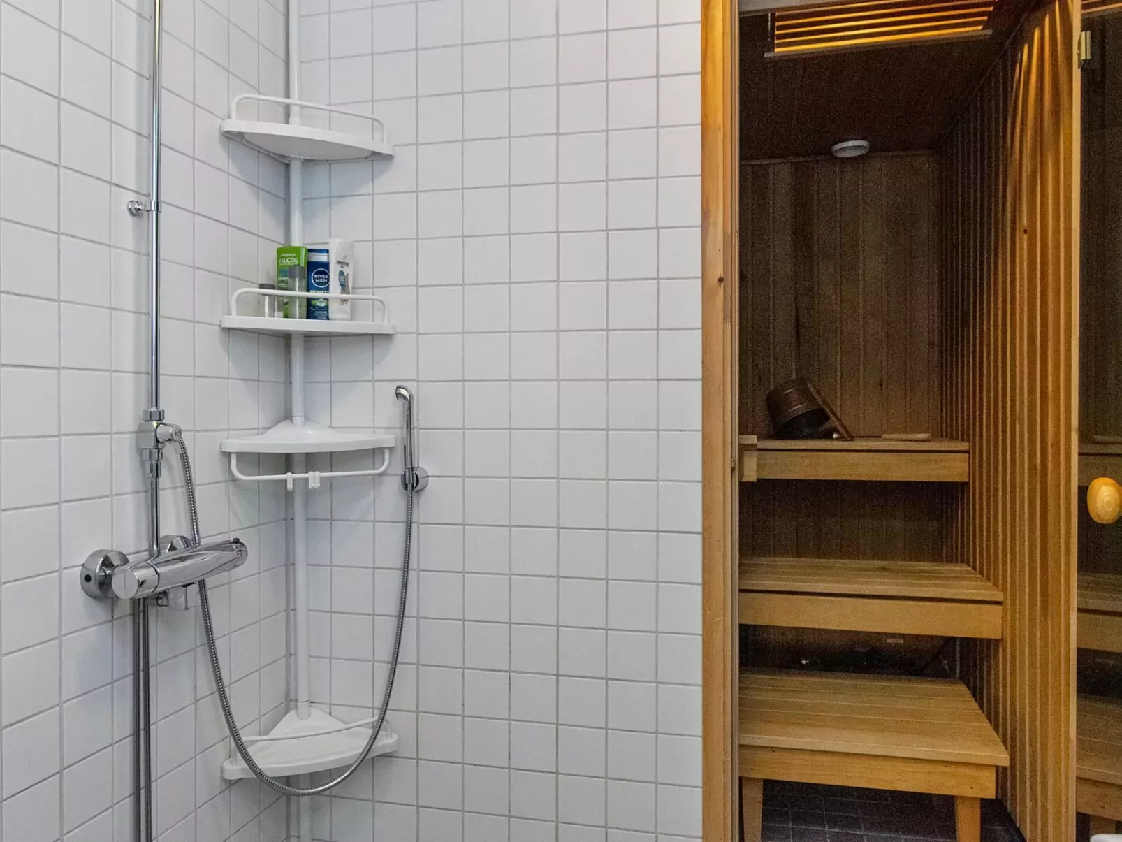Saariseläntie 8 b 1 vaeltaja-Binnen