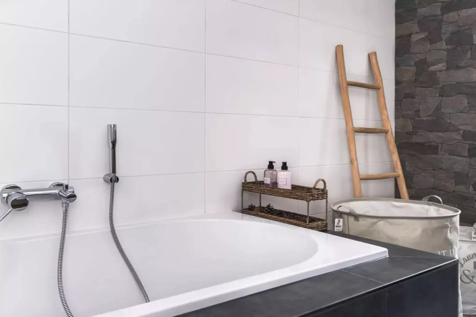 467355-Badkamer