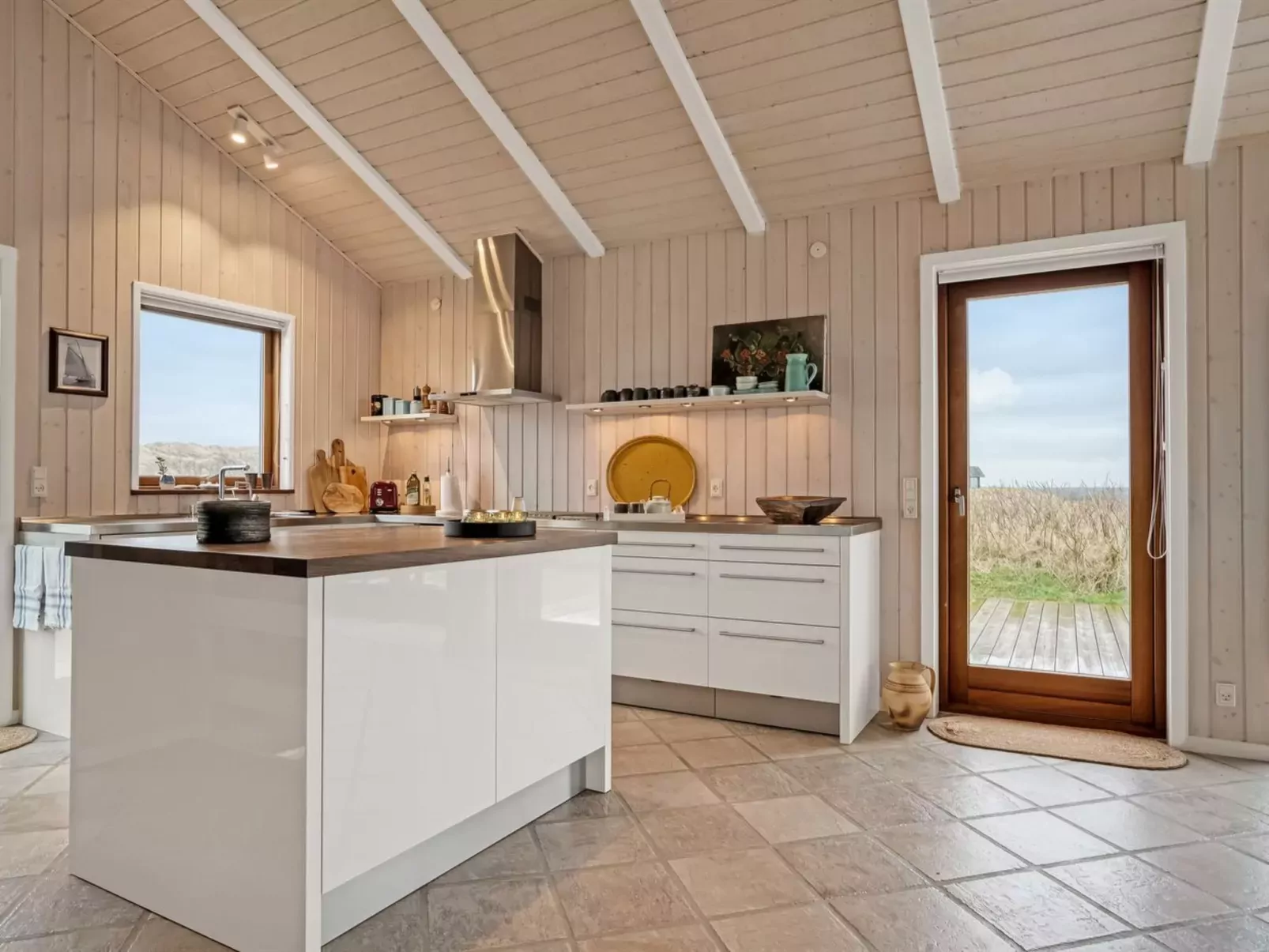 "Bjerund" - 300m from the sea-Binnen