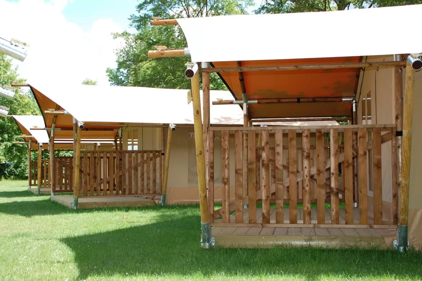Safari tent for 5 person-Buitenkant zomer