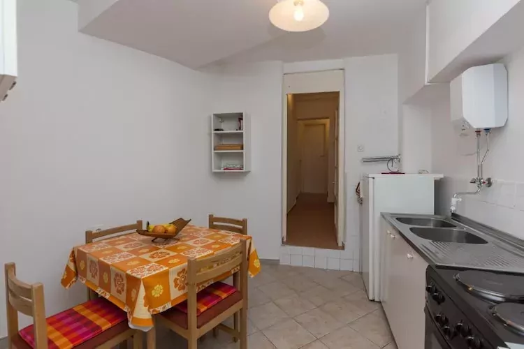 Apartments Miskovic - One Bedroom Apartment with Balcony and Sea view (Middle)
