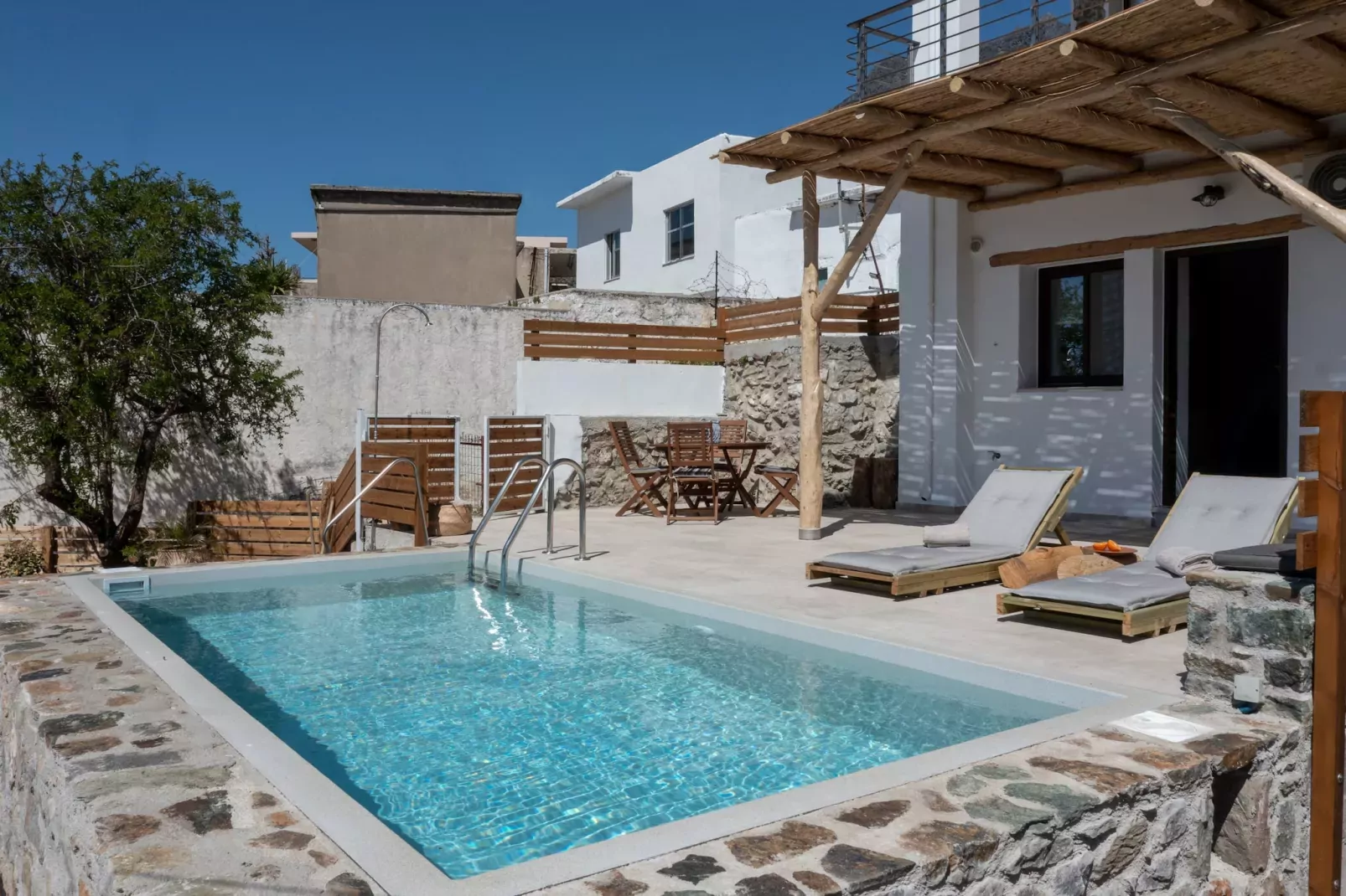 Nomas Home Skaloti-Zwembad