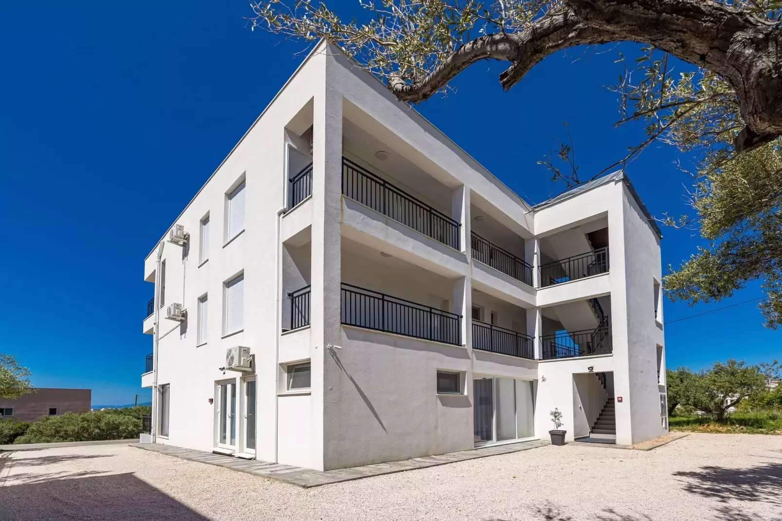 Max - Garden view, One Bedroom Apt. With Terrace