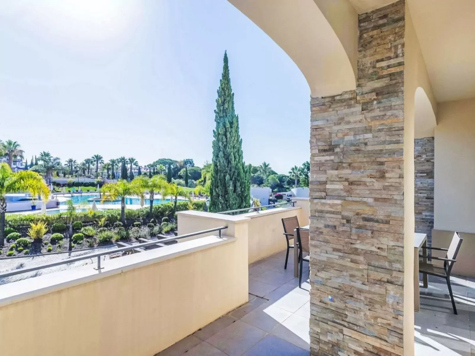 Pine Hills Reva Santuary Modern Elegance-Buiten