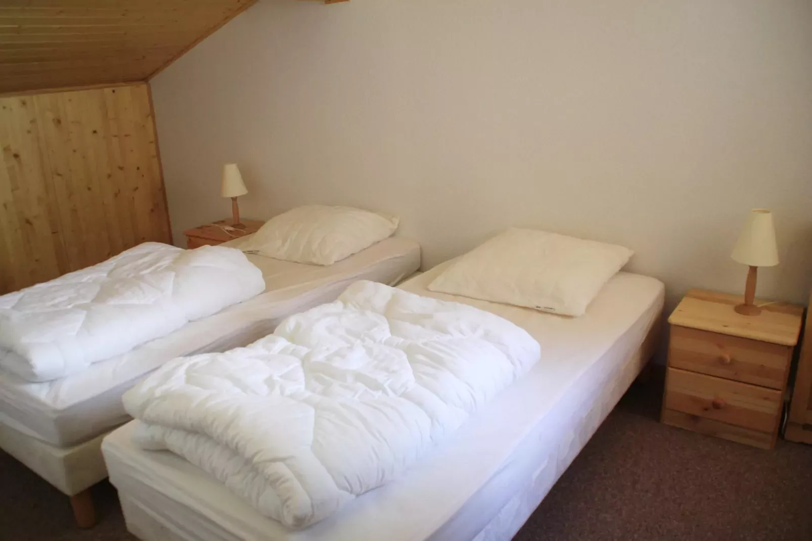 Amarillys AM20 MOUNTAIN & TELECABINE 6 Pers.-Slaapkamer