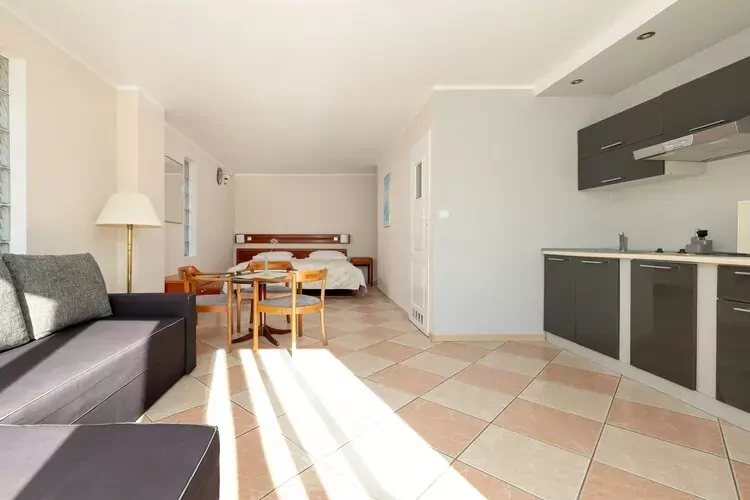 Studio wakacyjne nr 8 dla 3 osób ze śniadaniami Rewal-Woonkamer