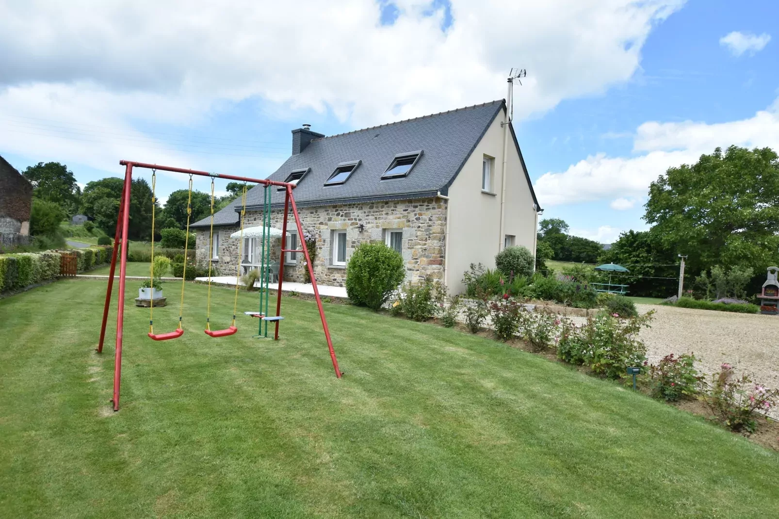 Villa des Prés-Buitenkant zomer