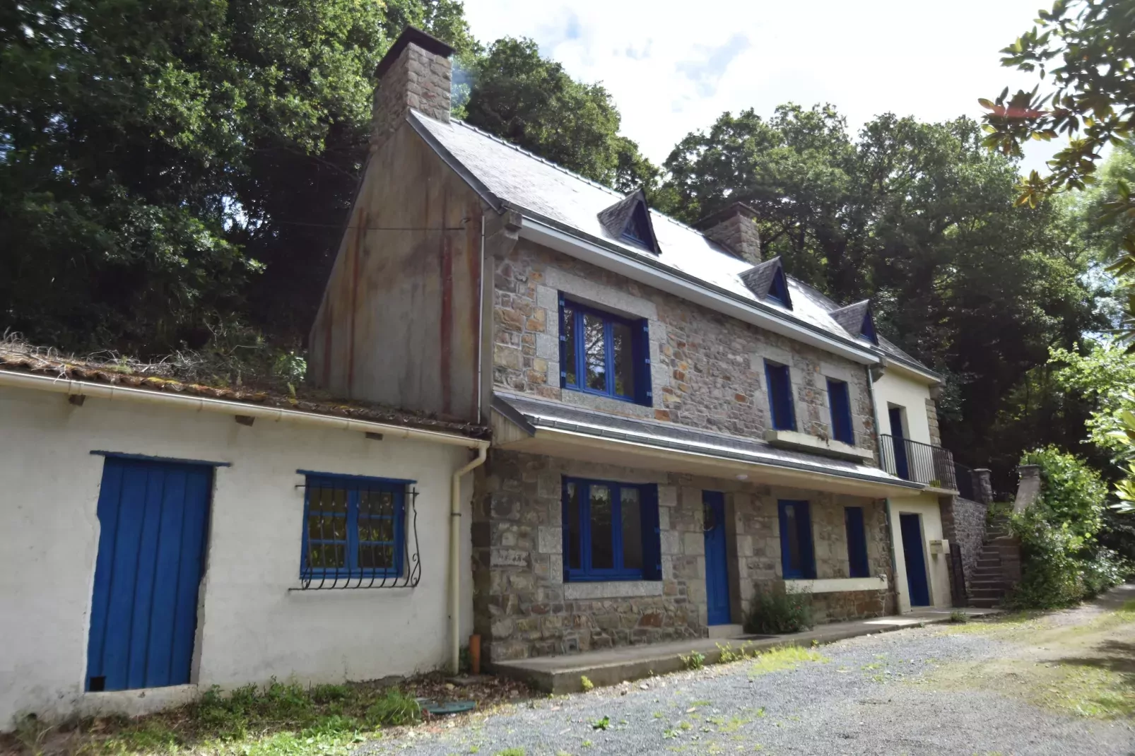 Moulin Bescond-Buitenkant zomer