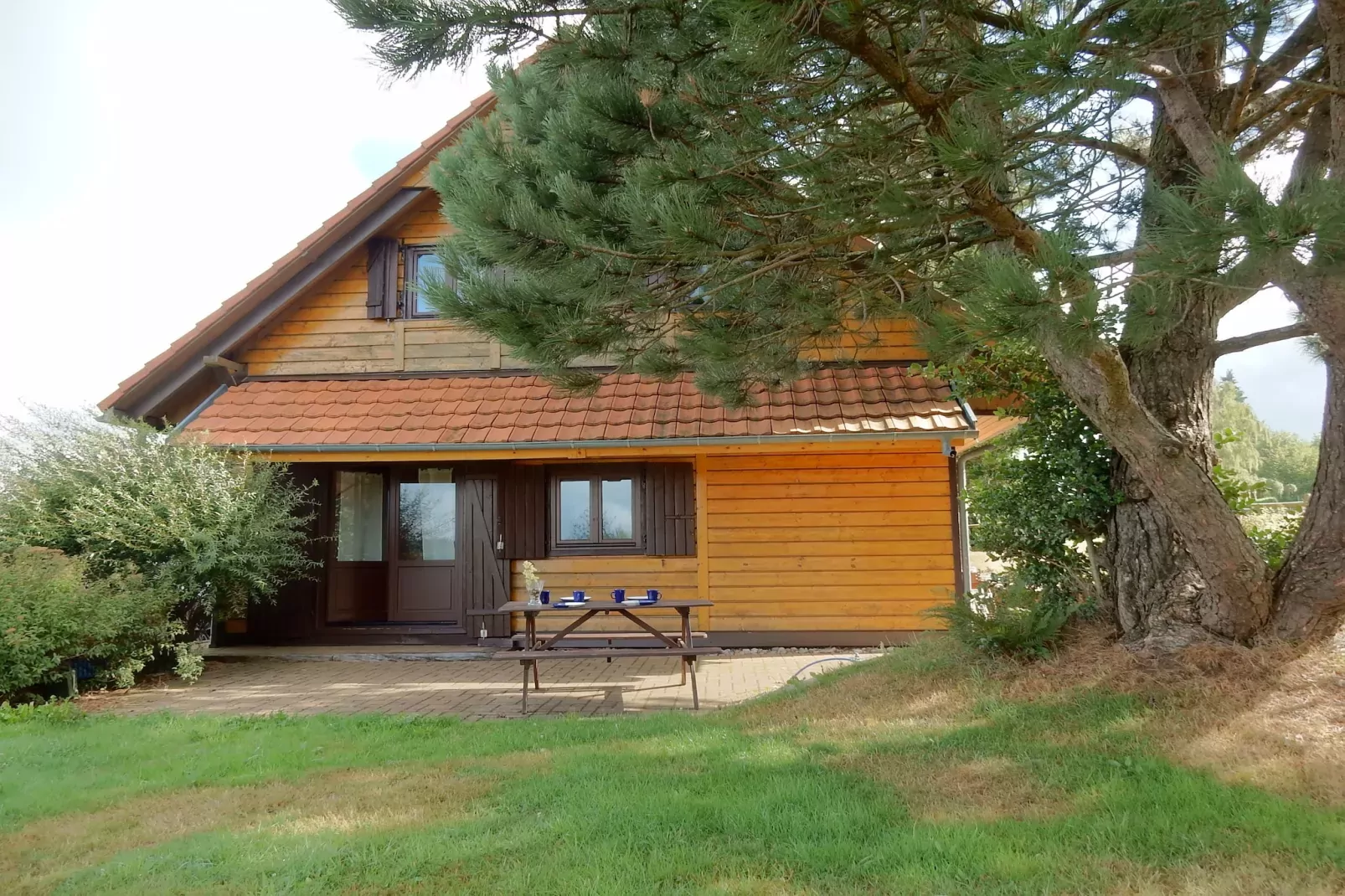 Chalet - LA HOUBE-Buitenkant zomer