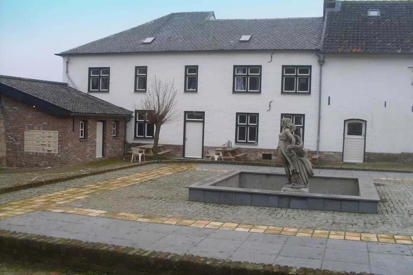 Hoeve de Drogenberg-Buitenkant zomer